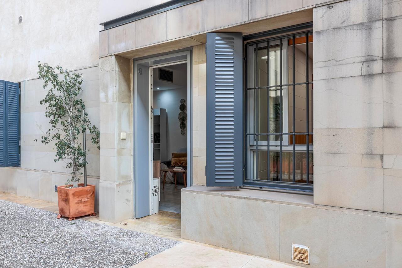 Amazing In The Old Apartment Seville